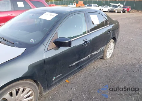 2010 Ford Fusion z USA, uszkodzony, nr VIN 3FADP0L39AR217198